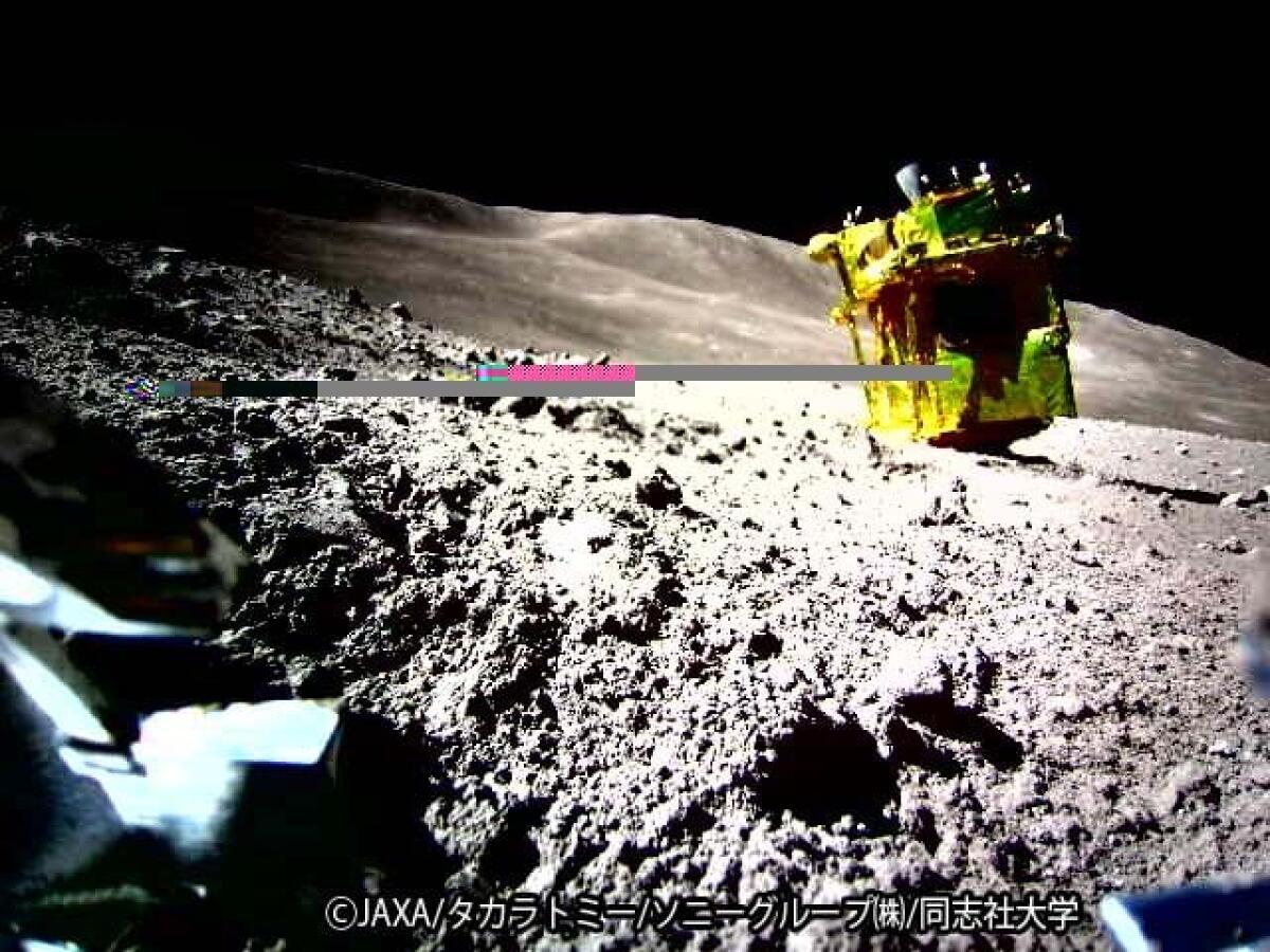 Ecco la prima foto del lander giapponese SLIM sulla Luna... capovolto! - 