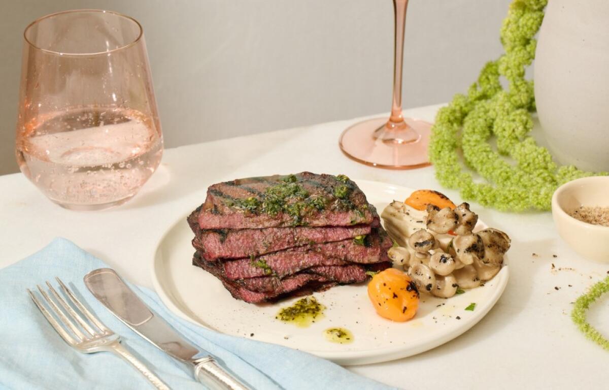 Israele è il primo Paese al mondo ad autorizzare la vendita al pubblico di carne coltivata di manzo - 