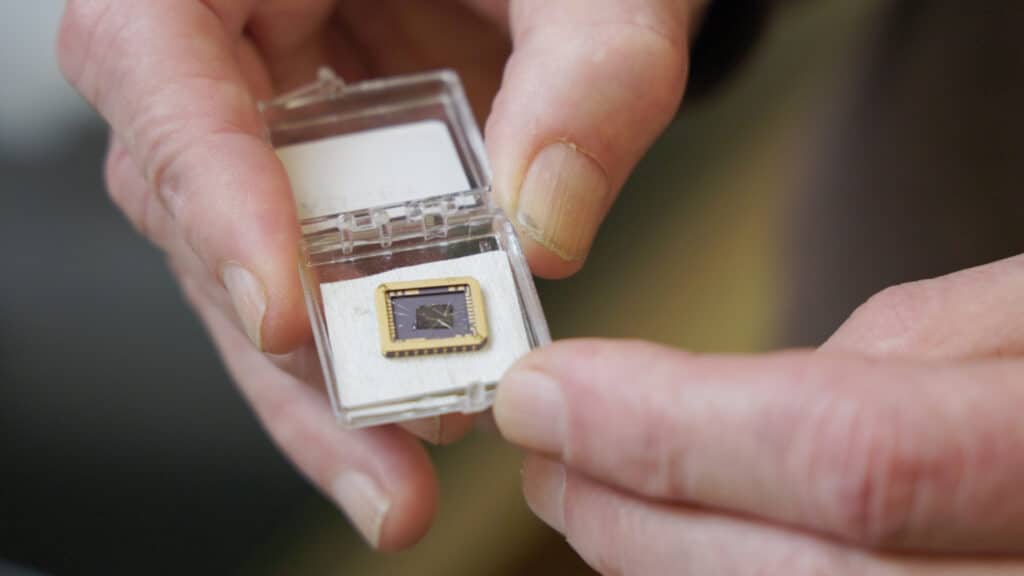 Credits:Researchers Create First Functional Semiconductor Made From Graphene