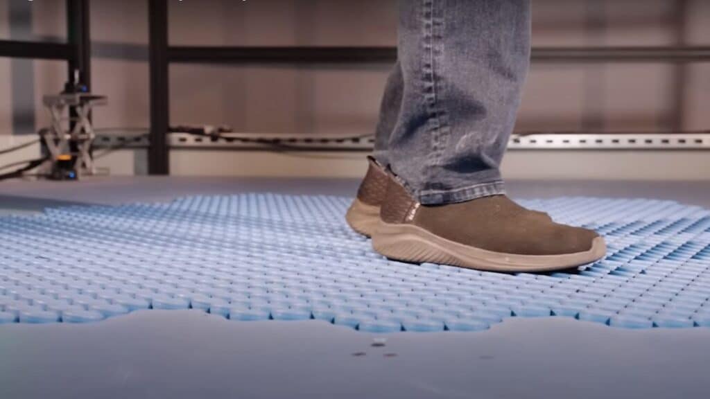 "HoloTile Floor" di Disney