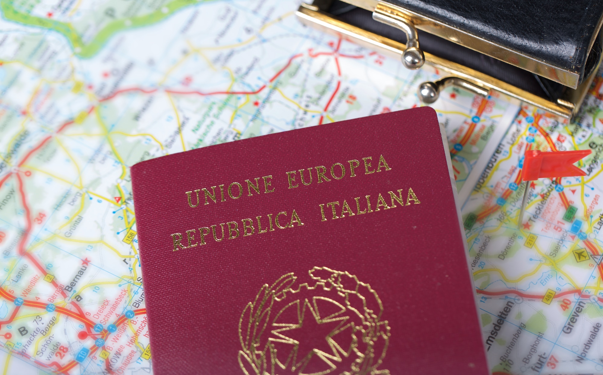 Il passaporto italiano è il più forte al mondo nel 2024 (insieme ad altri 5)