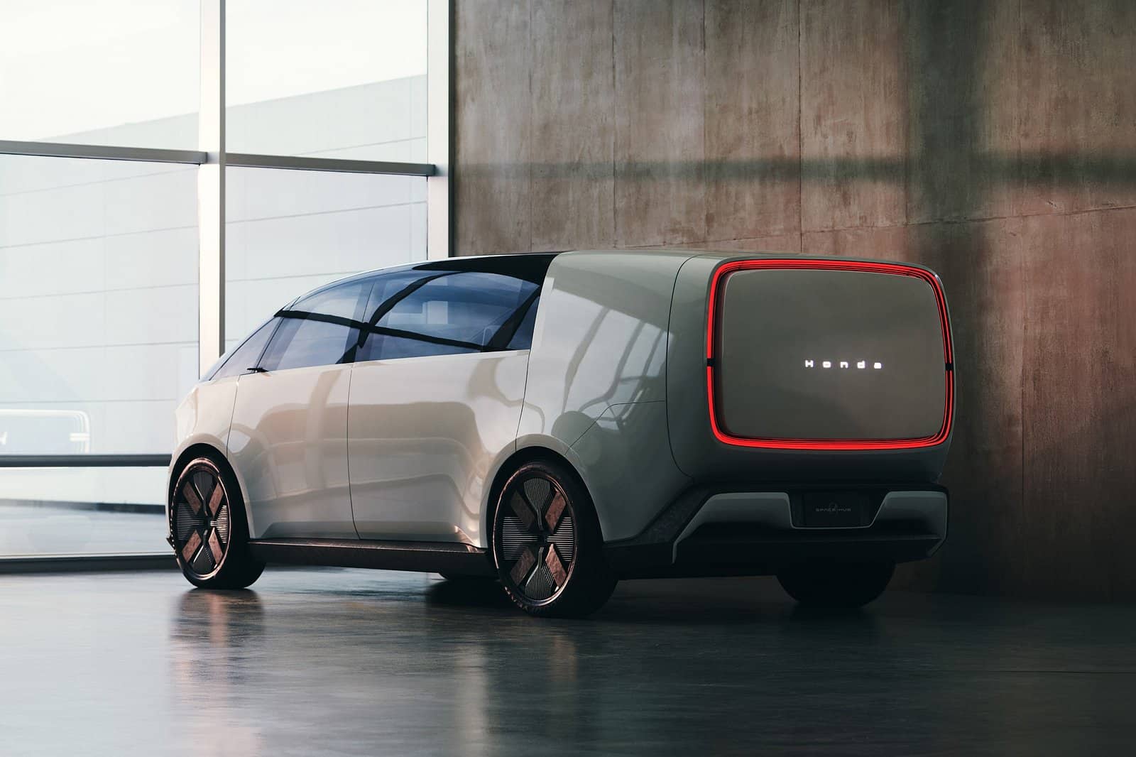 Honda Space-Hub: il design atipico al posteriore con fascia luminosa rettangolare e senza lunotto