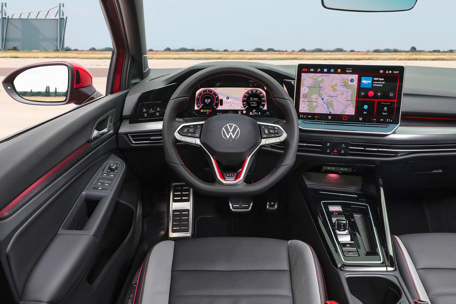 Volkswagen Golf GTI 2024: 265 CV di potenza, ma a breve ne arriverà una più potente ancora