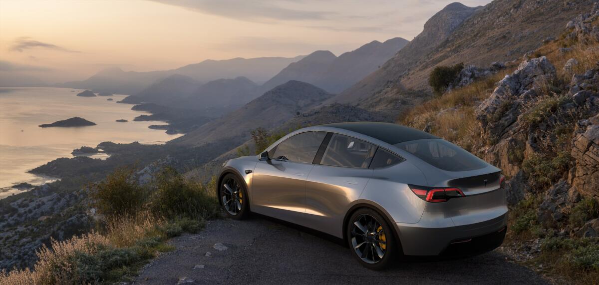 La Tesla Model Y supera la Toyota RAV4 e diventa il veicolo più venduto al mondo - Tesla Model Y, Electric SUV with the possibility of autonomous driving