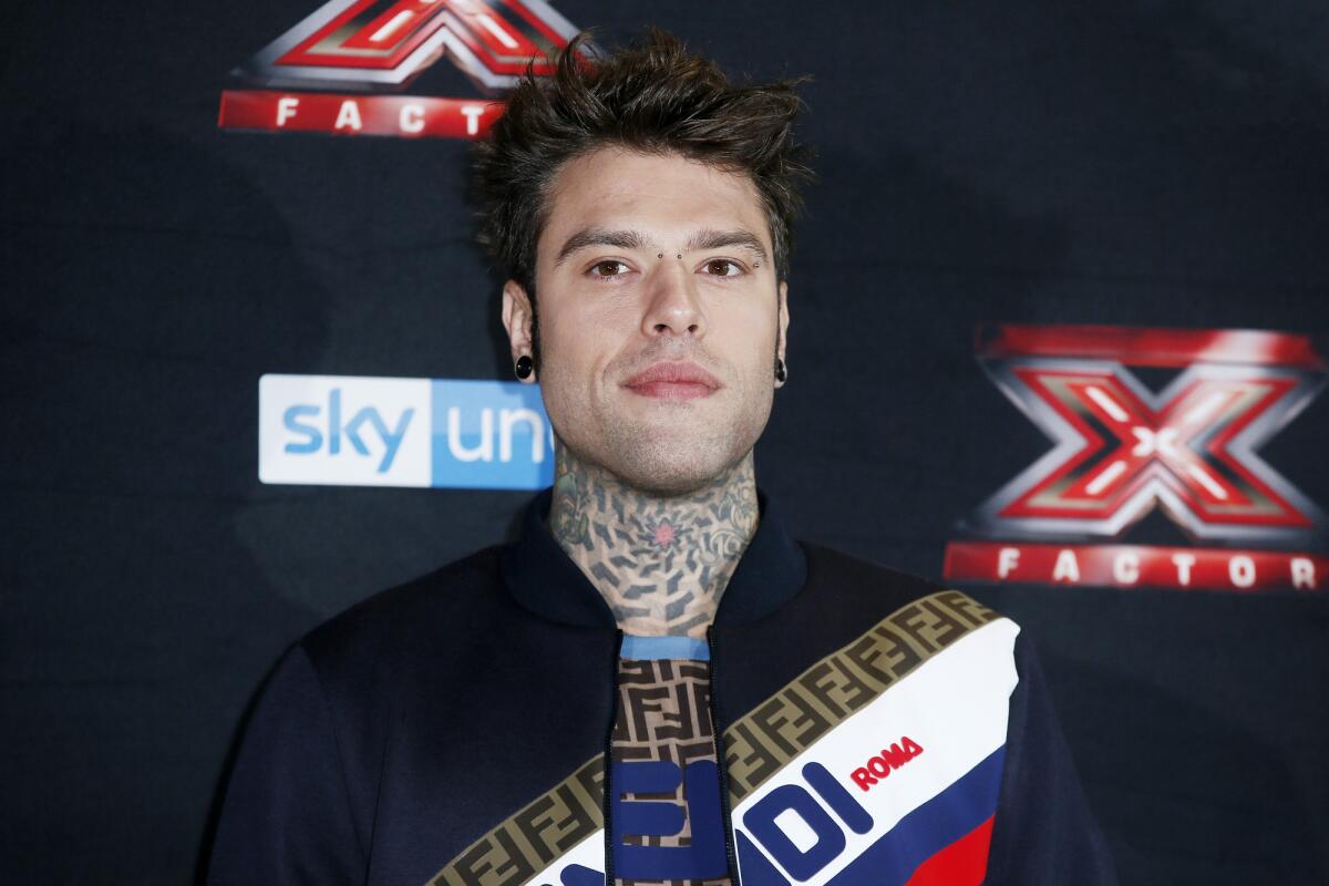 Fedez vs Codacons: l'ultimo di una lunga serie di scontri - MILAN, ITALY - OCTOBER 22: Fedez attends the the photo-call of X-Factor Italy 2018 at Ciak theatre on October 22, 2018 in Milan, Italy.