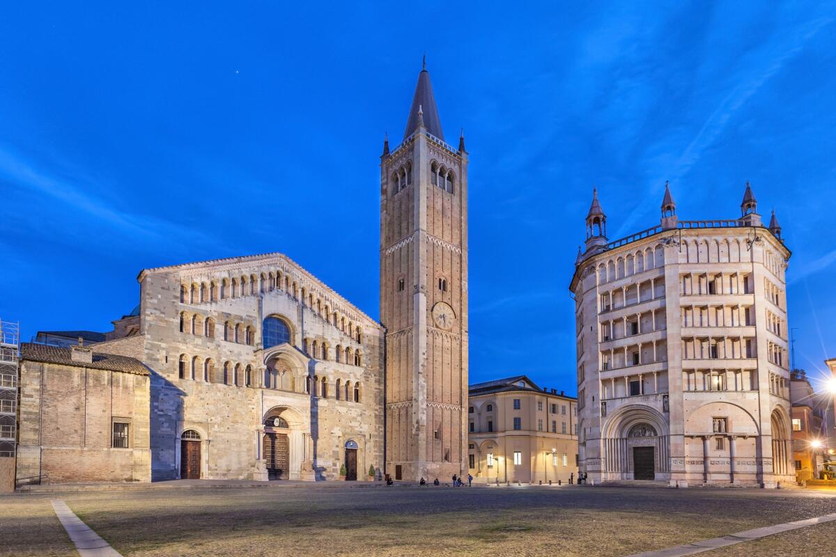 Sciame sismico a Parma: cosa sta succedendo - Cathedral and Baptistry located on Piazza Duomo in Parma, Emilia-Romagna, Italy