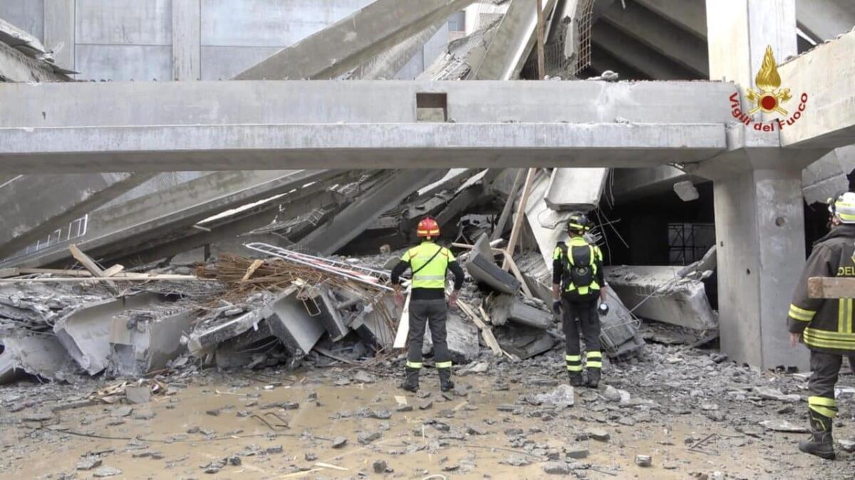 Crollo del cantiere a Firenze: gli ultimi aggiornamenti - Crollato il solaio di un prefabbricato in un cantiere edile a Nord-Ovest di Firenze: dai vigili del fuoco del nucleo USAR sono stati estratti in vita tra le macerie tre operai, in corso le ricerche di altre persone segnalate come disperse. Quattro sq