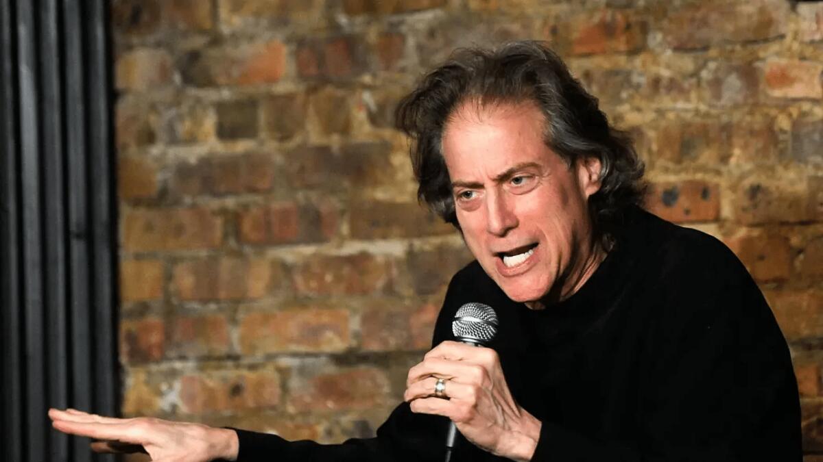 Richard Lewis è morto: il comico di "Curb Your Enthusiasm" aveva 76 anni - 