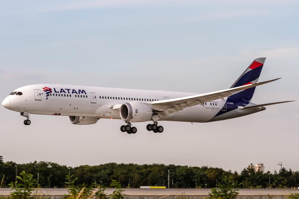 Problema tecnico per un Boeing 787-9 Dreamliner di LATAM Airlines: oltre 50 feriti - 