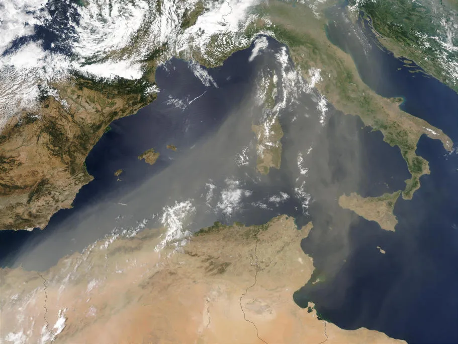 Immagine del 16/07/2003. Credits: Jeff Schmaltz, MODIS Rapid Response Team, NASA GSFC)