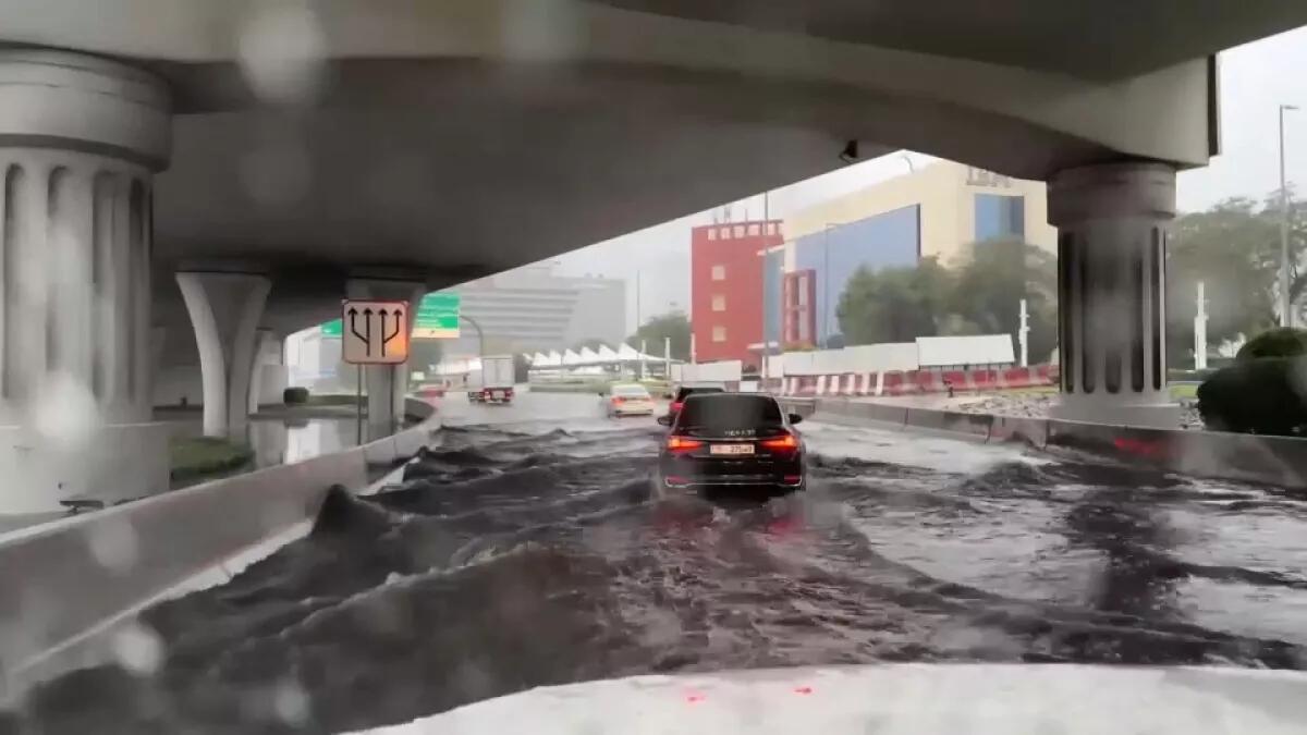 Piogge torrenziali negli Emirati: Dubai sott'acqua e grave allagamento - 
