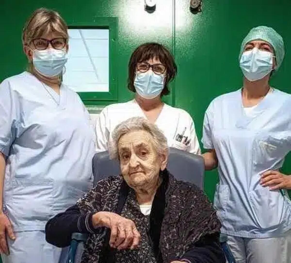 A 106 anni riceve un pacemaker e durante l'operazione racconta la sua storia - 