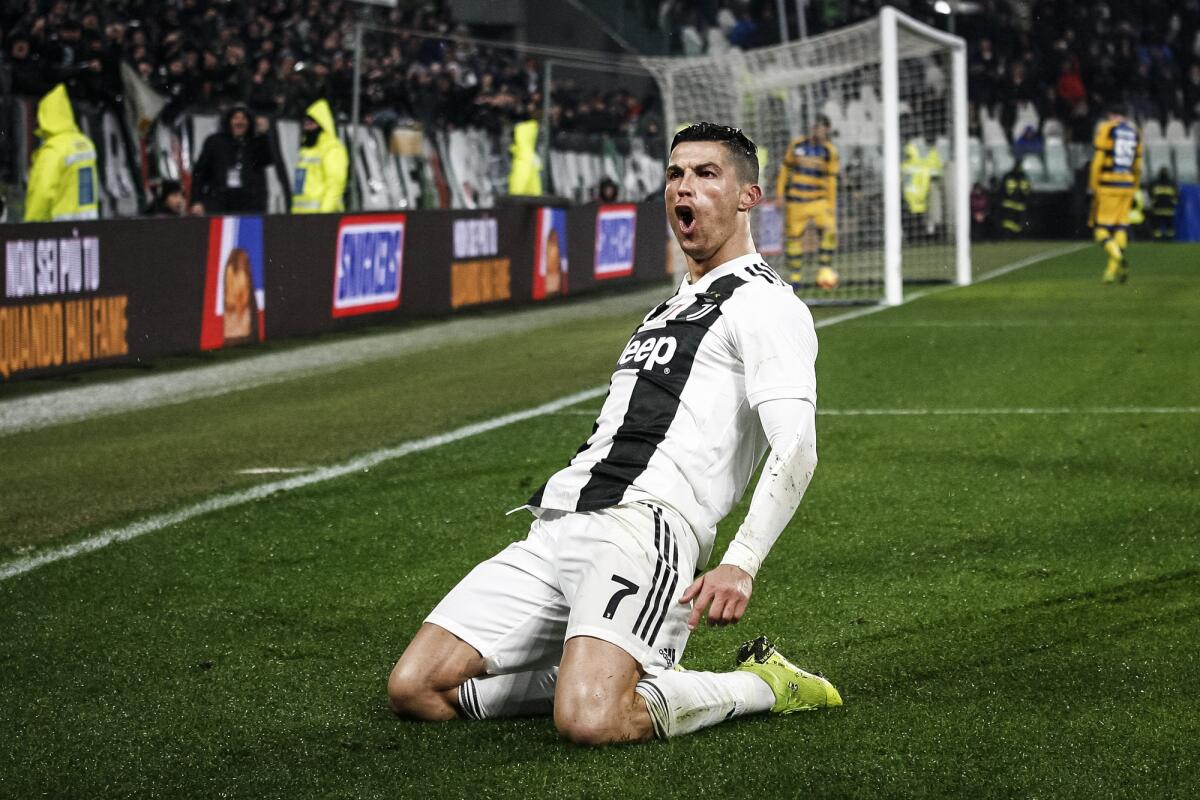 Cristiano Ronaldo vince in arbitrato: Juventus costretta a pagare 9.7 milioni di euro - Cristiano Ronaldo, Portugal, Juventus, score and celebrating the goal.