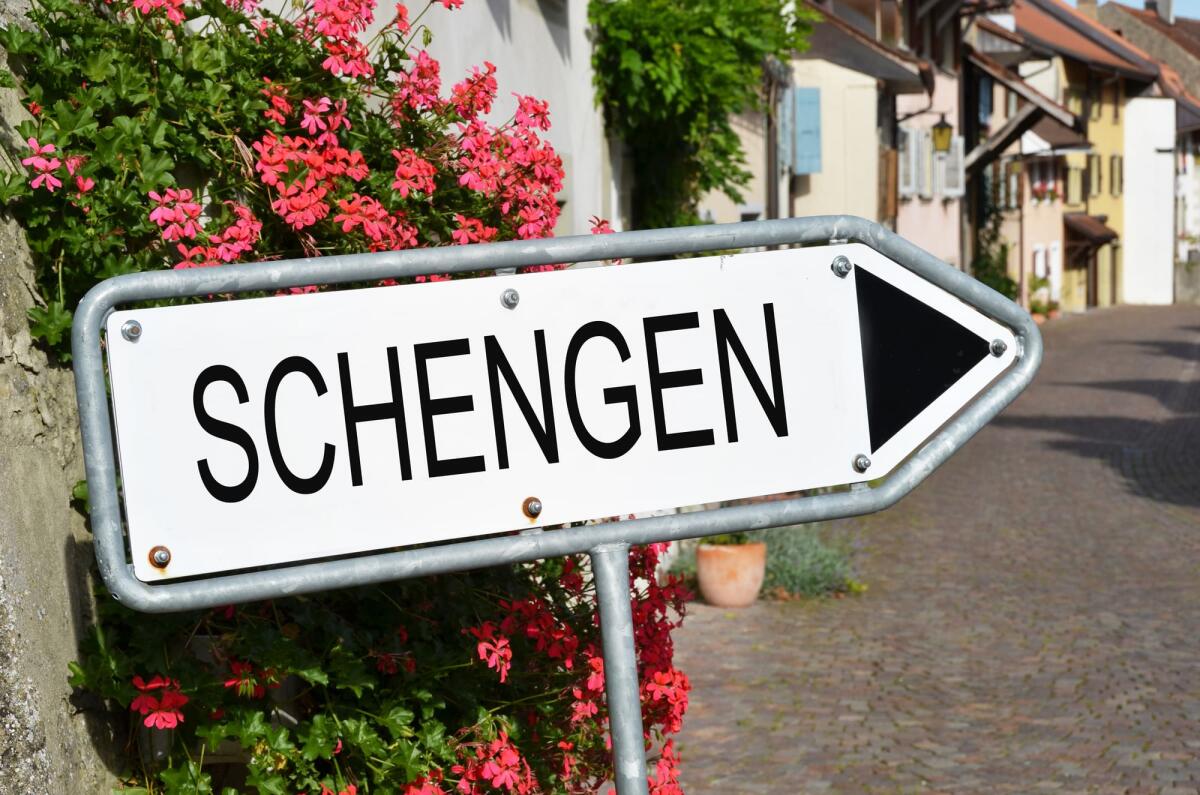 Bulgaria e Romania entrano parzialmente nell'area Schengen - SCHENGEN sign on the street