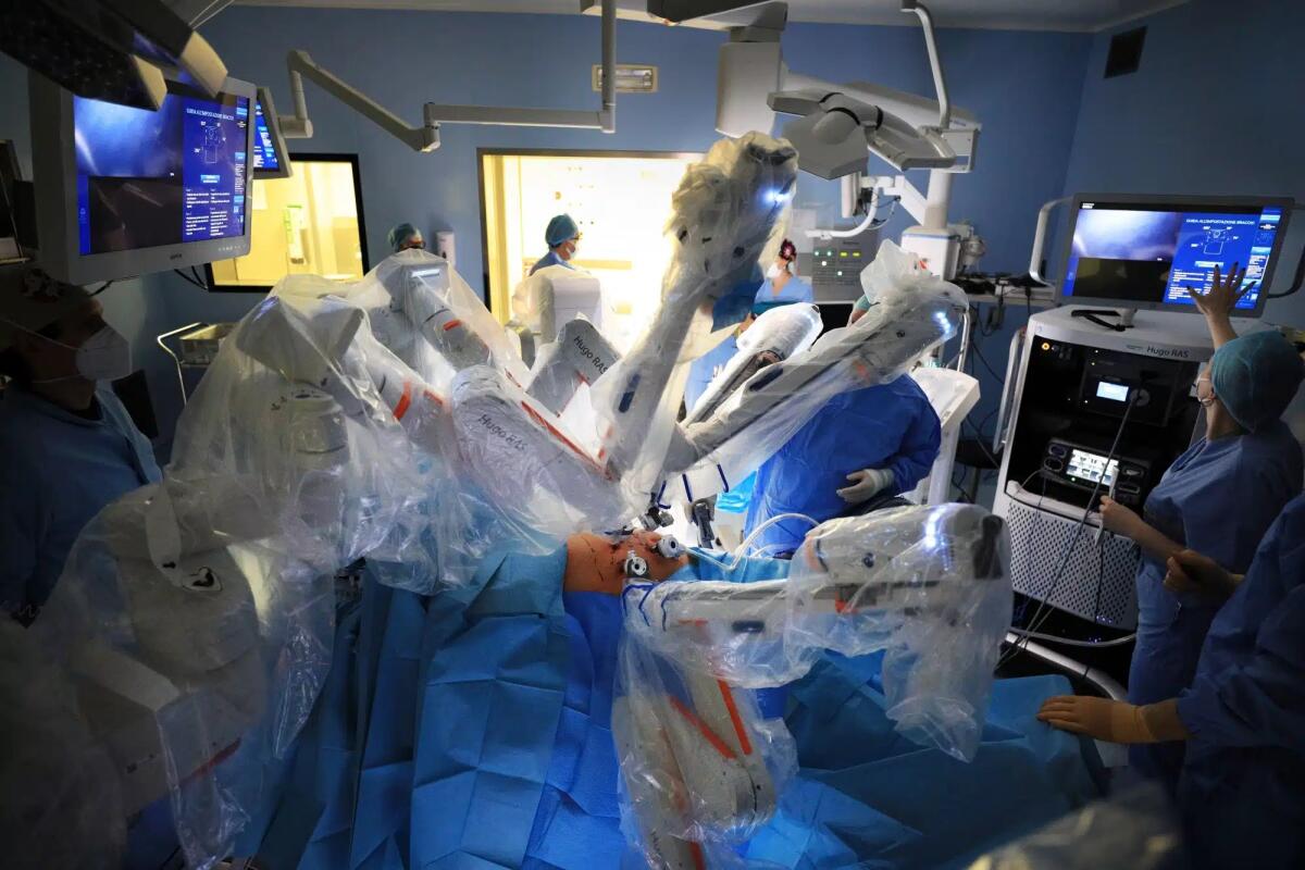 Bologna: due tumori asportati in unico intervento grazie al robot Hugo - 