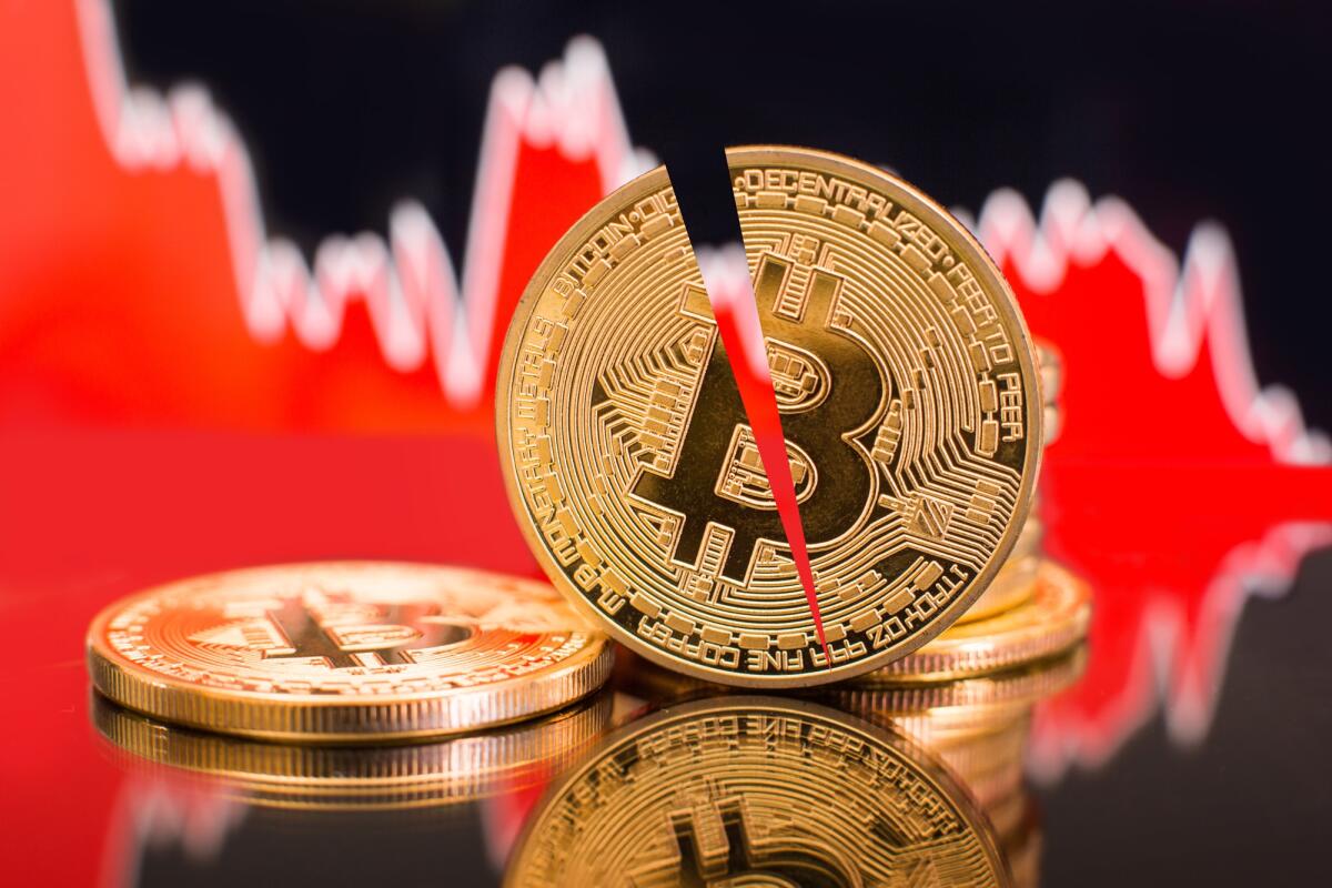Halving di Bitcoin: cos'è, previsioni e impatto su ETH e Altcoin - Bitcoin halving. Block reward gets cut in half every four years for miners.