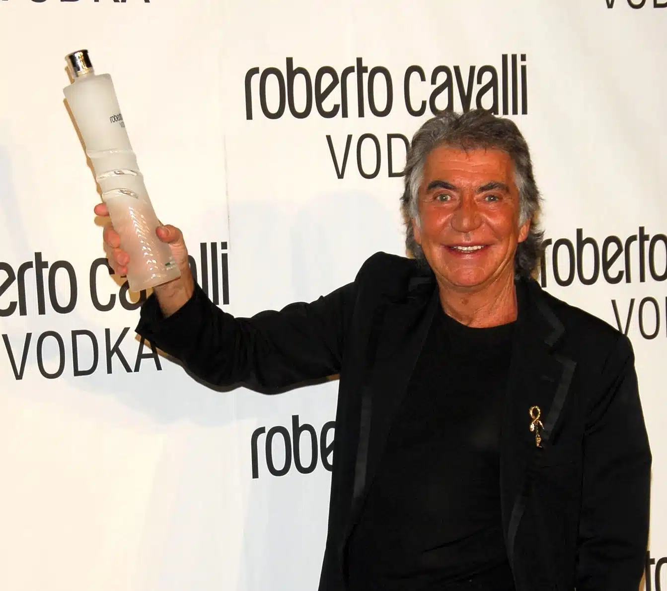 Roberto Cavalli è morto: lo stilista fiorentino aveva 83 anni