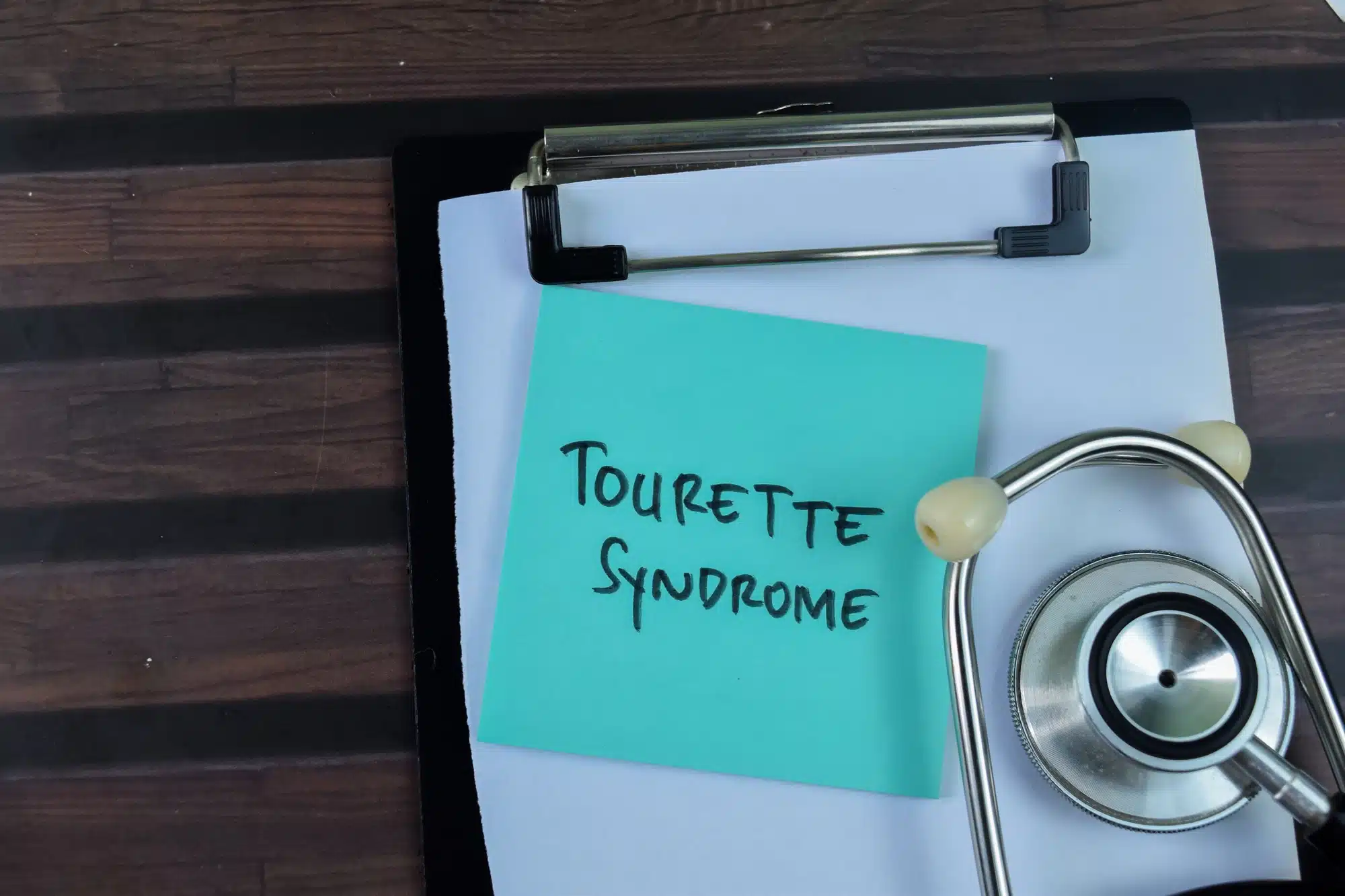 Sindrome di Tourette: come riconoscerla, sintomi, cause e testimonianze