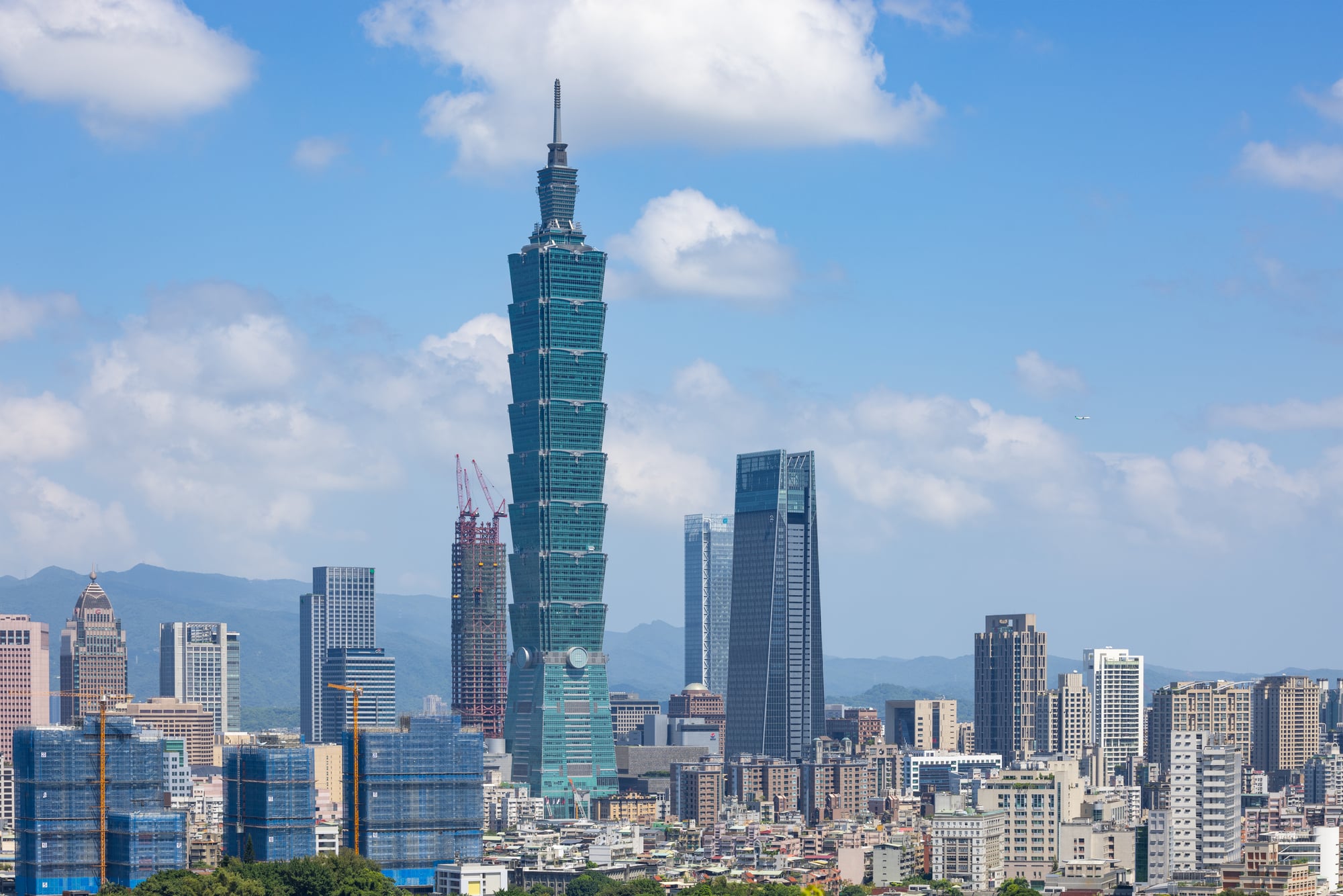Cos'è la maxi-sfera dorata sulla sommità del grattacielo Taipei 101?