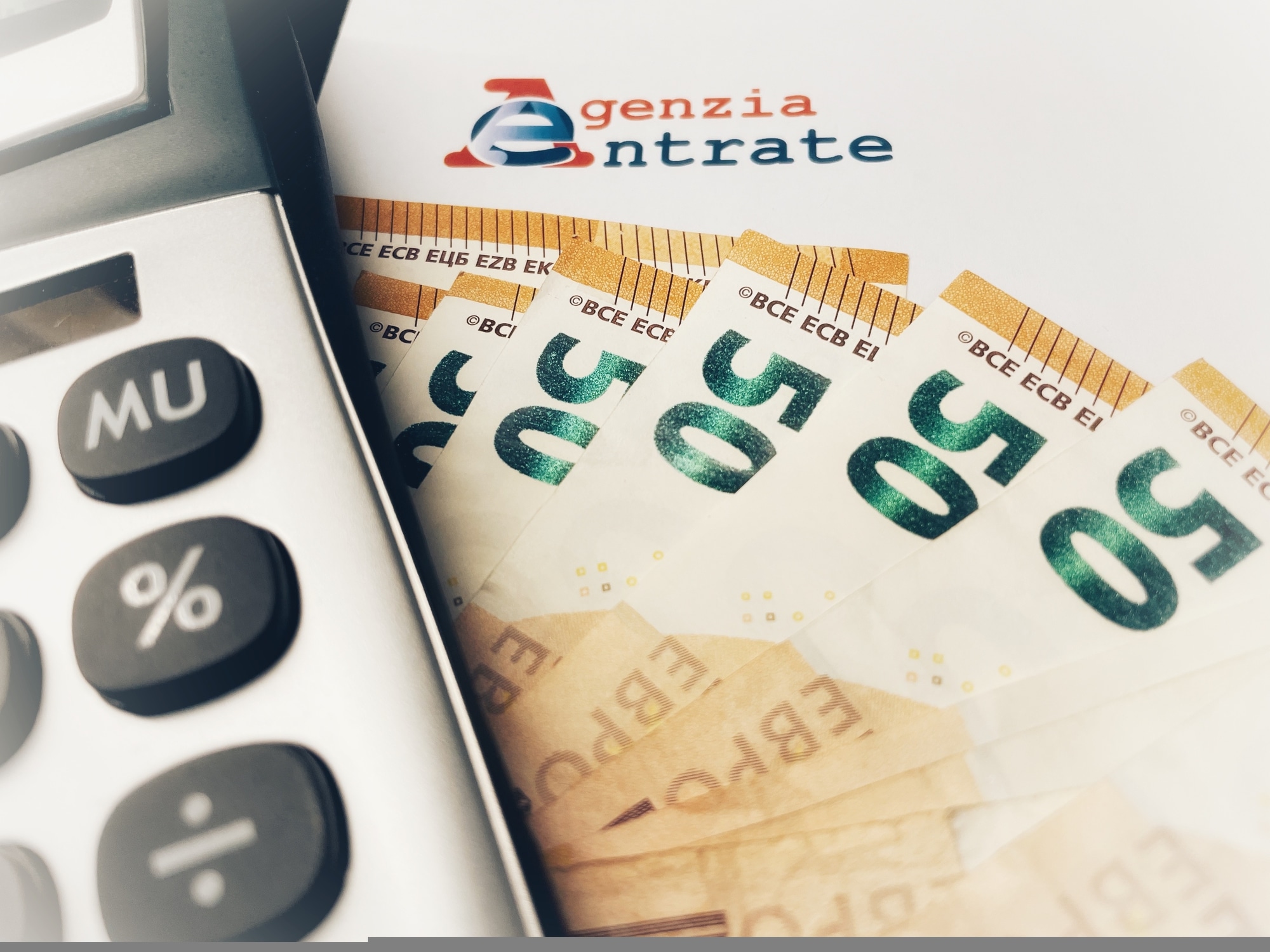 corruzione tre funzionari dell'Agenzia delle Entrate