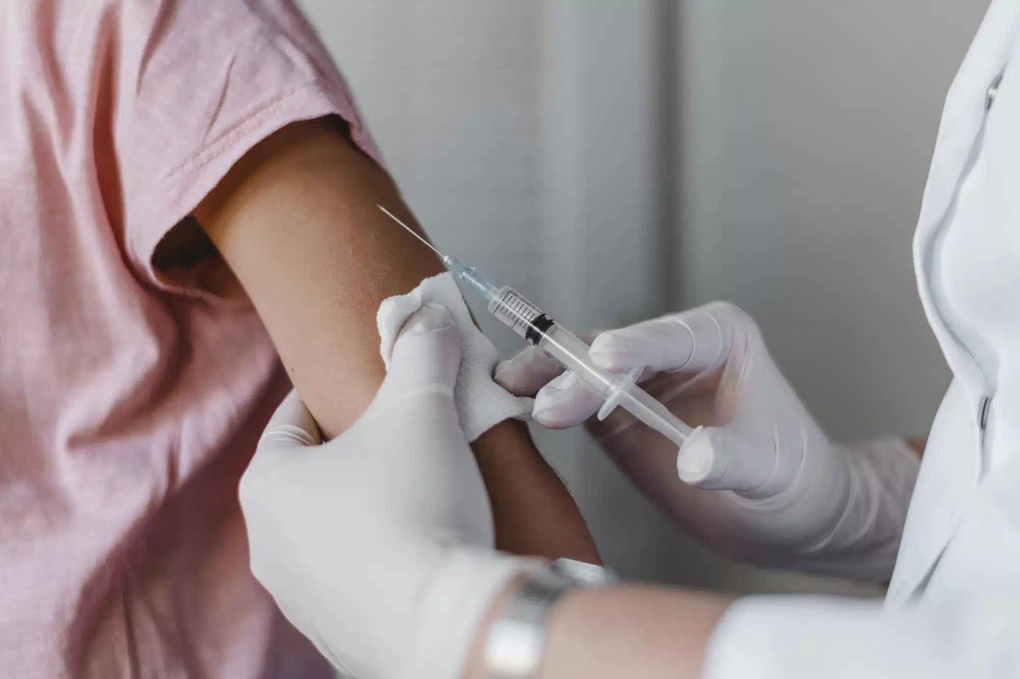 Triptorelina: cos'è il farmaco utilizzato per la disforia di genere