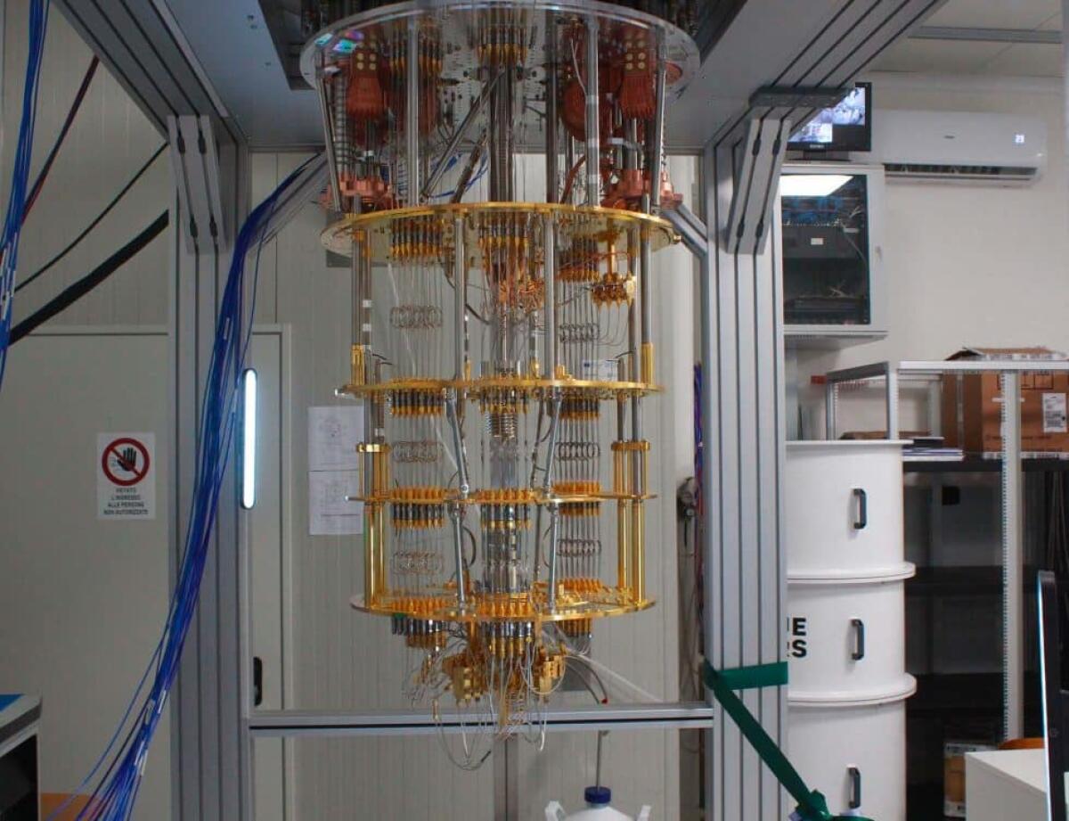 A Napoli è stato inaugurato il primo computer quantistico italiano a superconduttori - 