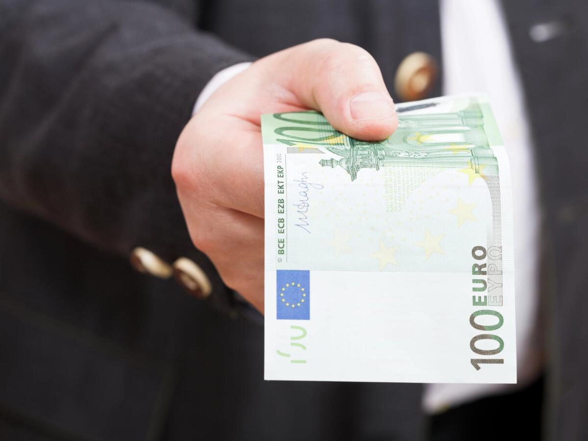 Come richiedere il nuovo bonus 100 euro: procedura e requisiti - 