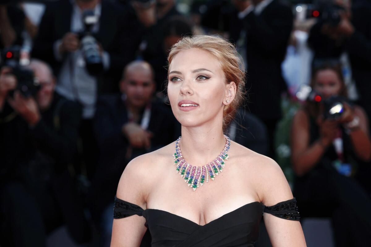 Scarlett Johansson ha denunciato OpenAI: una delle voci di ChatGPT è "inquietantemente" simile alla sua - 