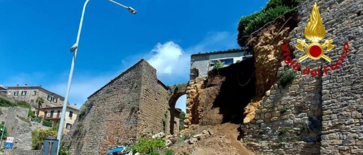 Crollo delle mura antiche di Volterra: cosa sappiamo finora - 