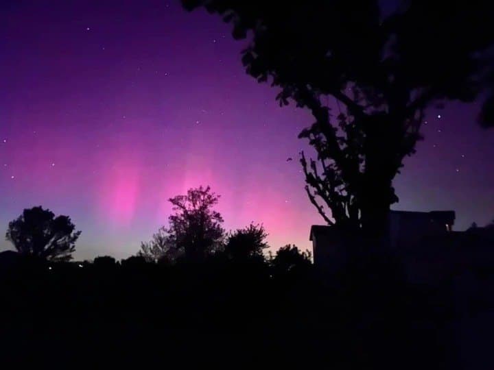 Aurora boreaole su Paroldo, Cuneo). Credits: Centro Meteo Piemonte via ULTIM'ORA 24 (Canale Telegram)
