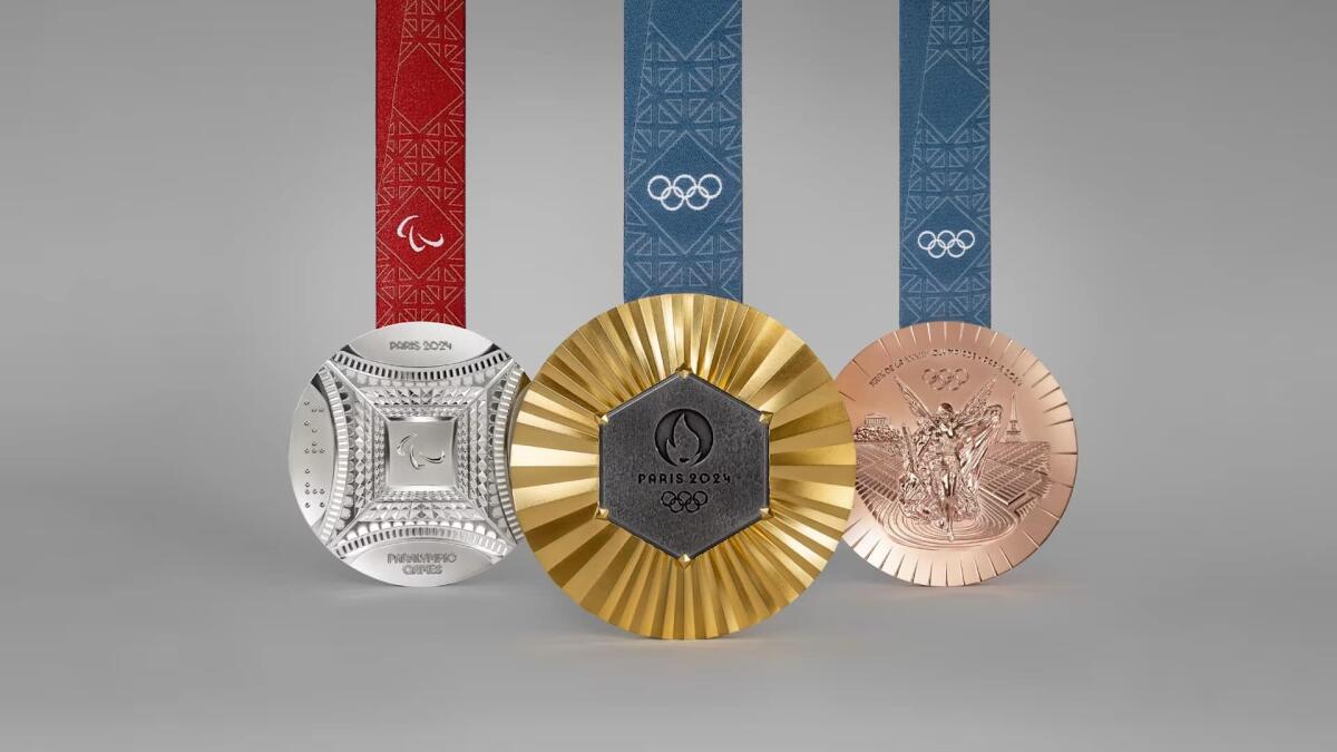 Ogni medaglia olimpica di Parigi 2024 includerà un frammento della Torre Eiffel - 