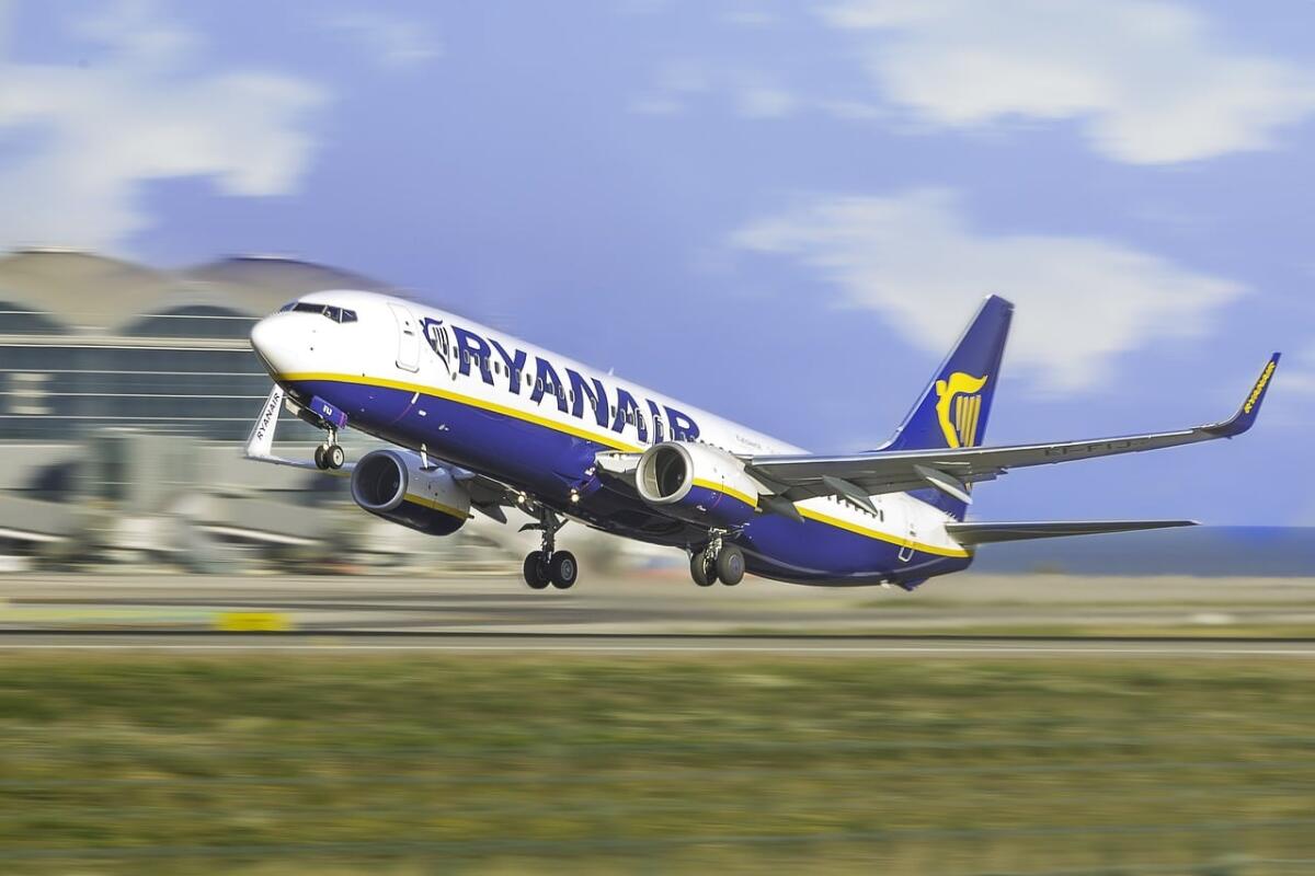 La Spagna multa Ryanair, Volotea, Vueling e EasyJet perché fanno pagare il bagaglio a mano - 