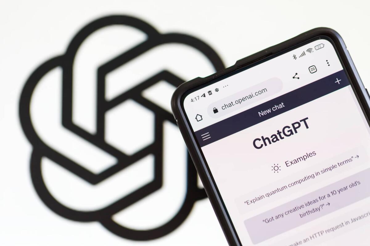ChatGPT down: la chat AI non funziona - Stuttgart, Germany - April 14, 2023: ChatGPT artificial intelligence AI Chat GPT with OpenAI logo in Stuttgart, Germany.