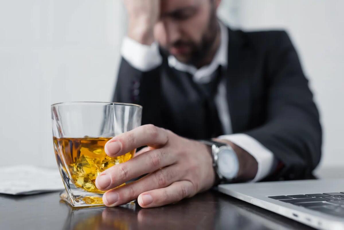 Tre milioni di morti annuali a causa di alcol e droghe: il rapporto dell'OMS - 