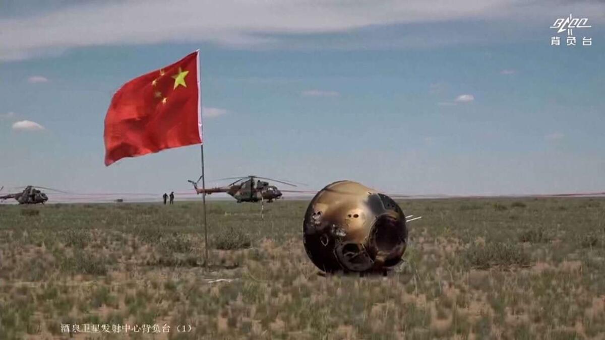 Chang'e 6 è ritornata sulla Terra con i campioni dal lato nascosto della Luna: è la prima volta che avviene una cosa del genere - 