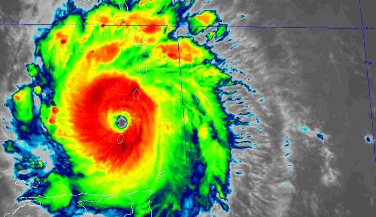 L'uragano Beryl è il più forte mai registrato così presto nell'anno: le immagini del satellite - Uragano Beryl - www.aerospacecue.it