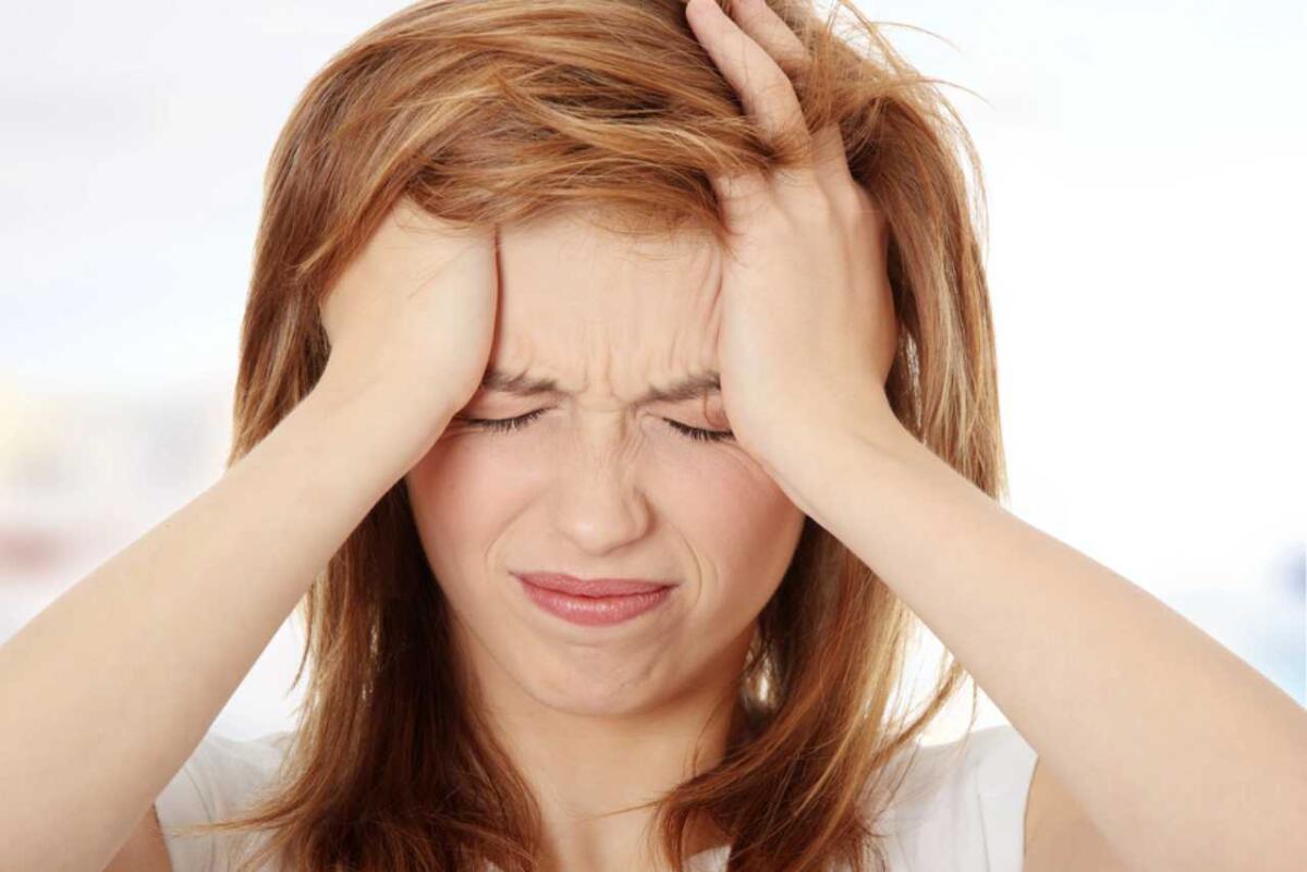 Stress: cause, sintomi e conseguenze sul lungo periodo - Donna stressata