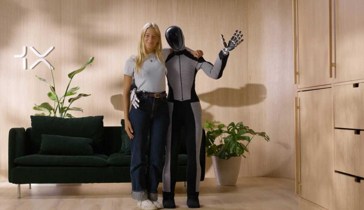 1X presenta NEO Beta: è un robot bipede per l'uso domestico - Il nuovo robot NEO Beta (1X Foto) - www.systemcue.it