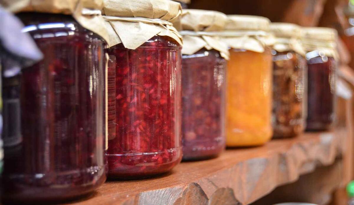 Conserve a rischio botulino: come sapere se stai aprendo un barattolo contaminato - Conserve alimentari Pixabay (foto) - www.biomedicalcue.it