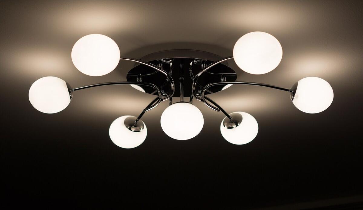 Lunga esposizione a luce artificiale di notte: aumento rischi connessi con sviluppo dell'Alzheimer - luce artificiale Pixabay (Foto) - www.biomedicalcue.it