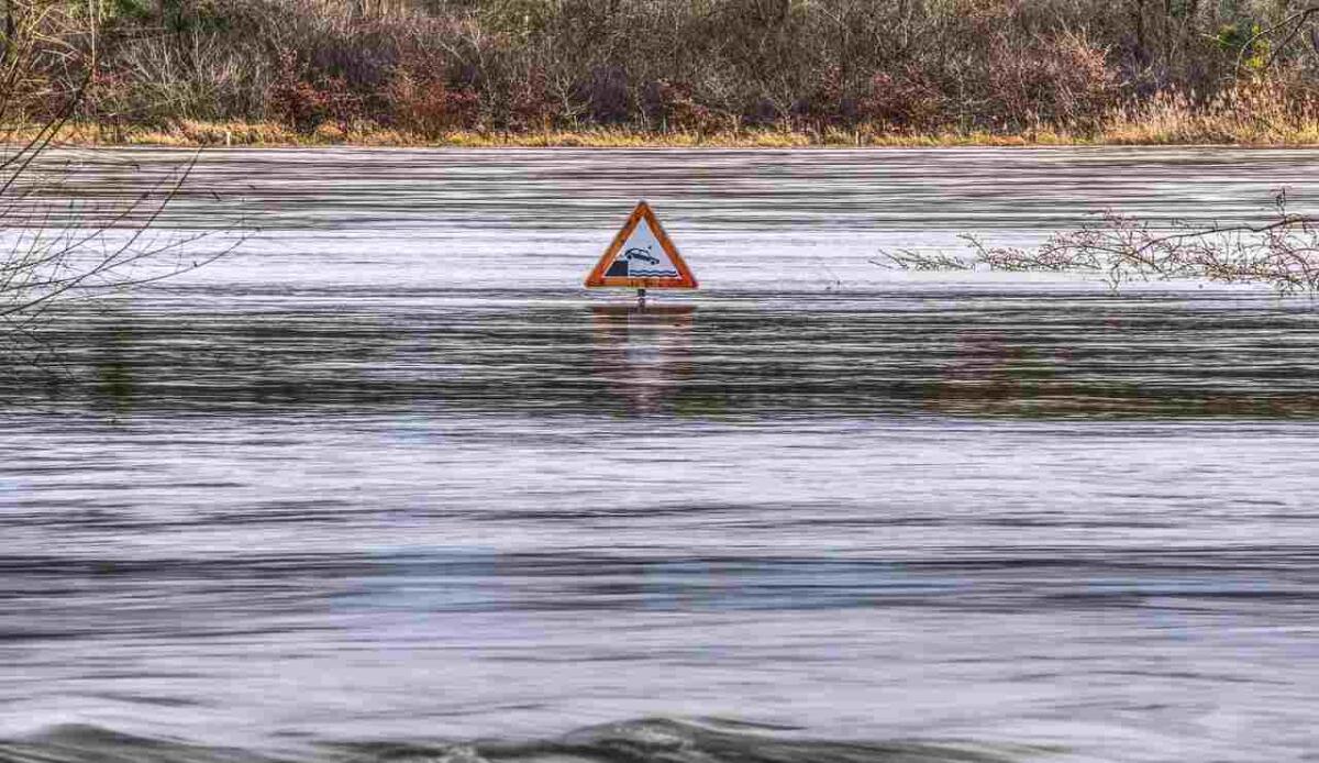 Alluvione in Emilia Romagna: sono migliaia gli sfollati per le esondazioni dei fiumi - alluvione Pixabay (Foto) - www.energycue.it