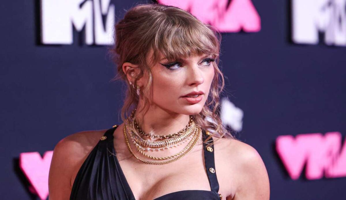 Taylor Swift, da “Gattara senza figli” a “Regina degli MTV Awards” - 