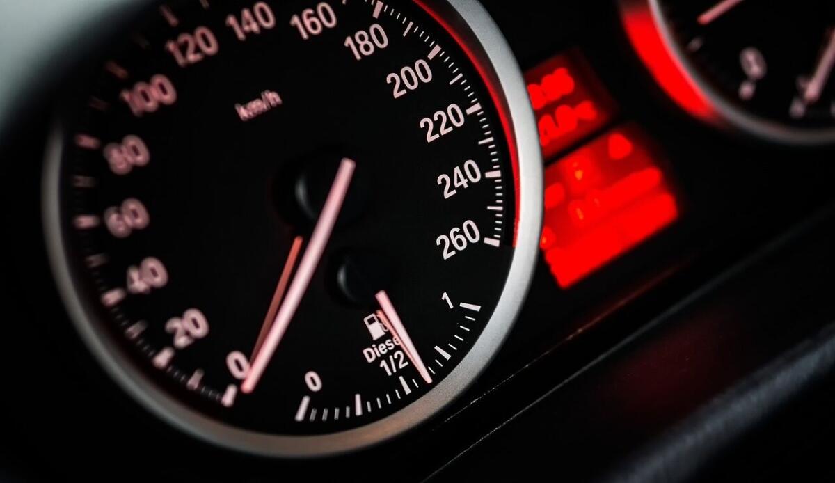 Renault Fuego, ecco cosa aveva di tanto speciale questa auto da anticipare di decenni il mercato - Renault Fuego, ecco cosa aveva di tanto speciale questa auto da anticipare di decenni il mercato (Pixabay foto) - www.vehiclecue.it