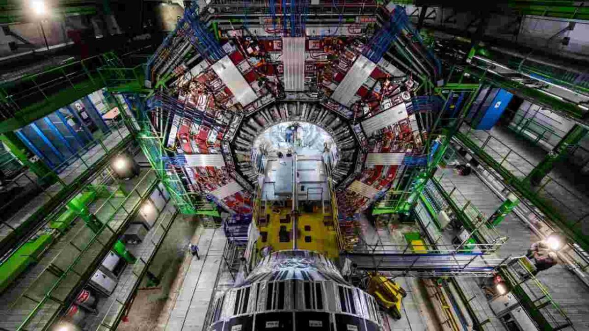 Ora abbiamo la misura più precisa della massa del bosone W: è stata ottenuta al CERN - Un nuovo importante risultato ottenuto al CERN (Symmetry Magazine foto) - www.sciencecue.it