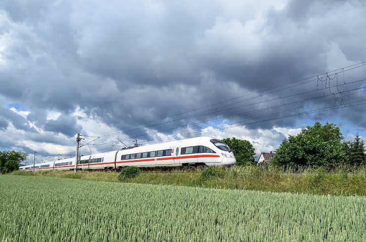 300 km in 40 minuti, il nuovo treno giapponese a levitazione magnetica sfonda ogni record (Pixabay foto) - www.vehiclecue.it