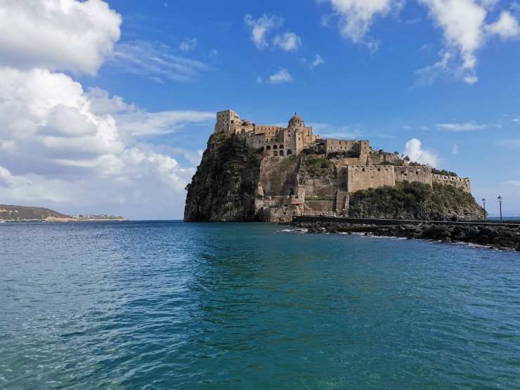 Costruzioni abusive ad Ischia e ai Campi Flegrei: arriva l'ok per la demolizione (Pexels FOTO) - www.buildingcue.it