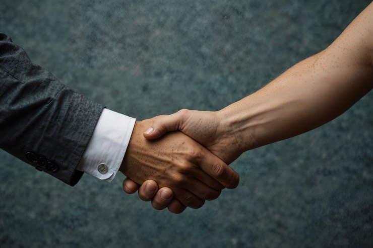 Fai attenzione quando conosci qualcuno (Pixabay foto) - www.biomedicalcue.it