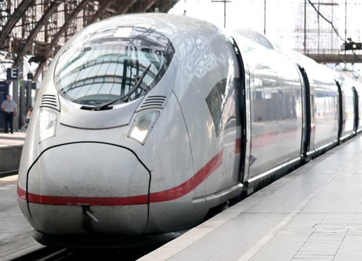 Tutti treni superveloci giapponesi viaggeranno senza conducente entro la metà degli anni '30 (Pixabay foto) - www.vehiclecue.it