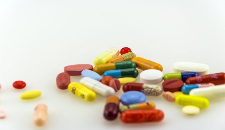 Antibiotici di diversi colori e formulazioni (Pixabay Foto) - www.biomedicalcue.it