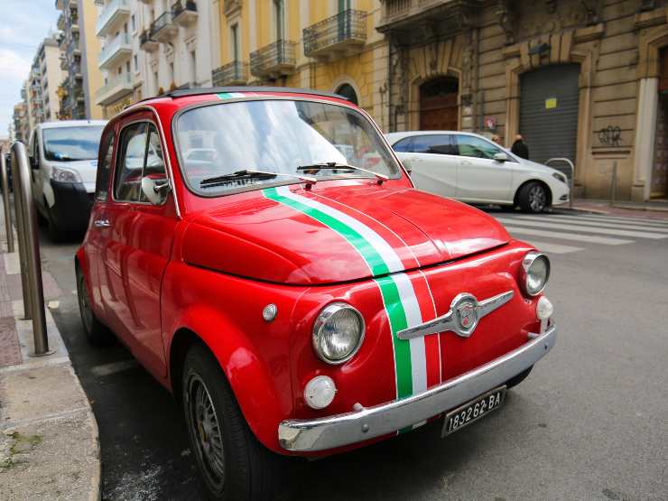 Stellantis, sospesa la produzione della FIAT 500e